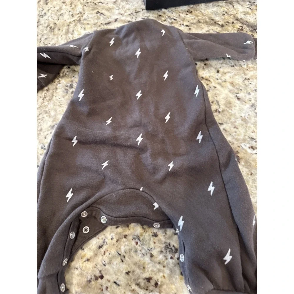 RYLEE‎ + CRU Winter Scenic Sleeper Size 0-3  Button Up. Thick. 4180